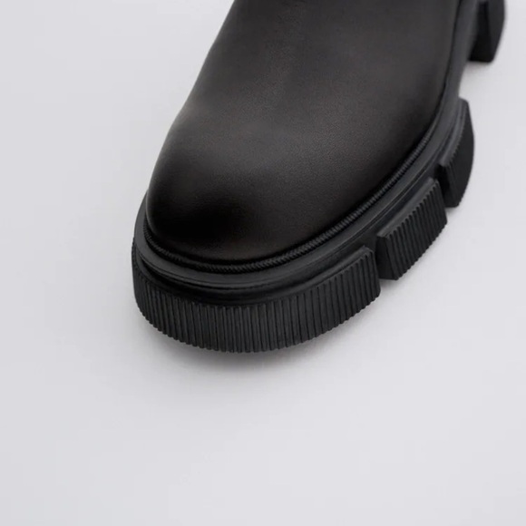 NWT. Zara Flat Leather Ankle Boot. Size 9. - Picture 2 of 8